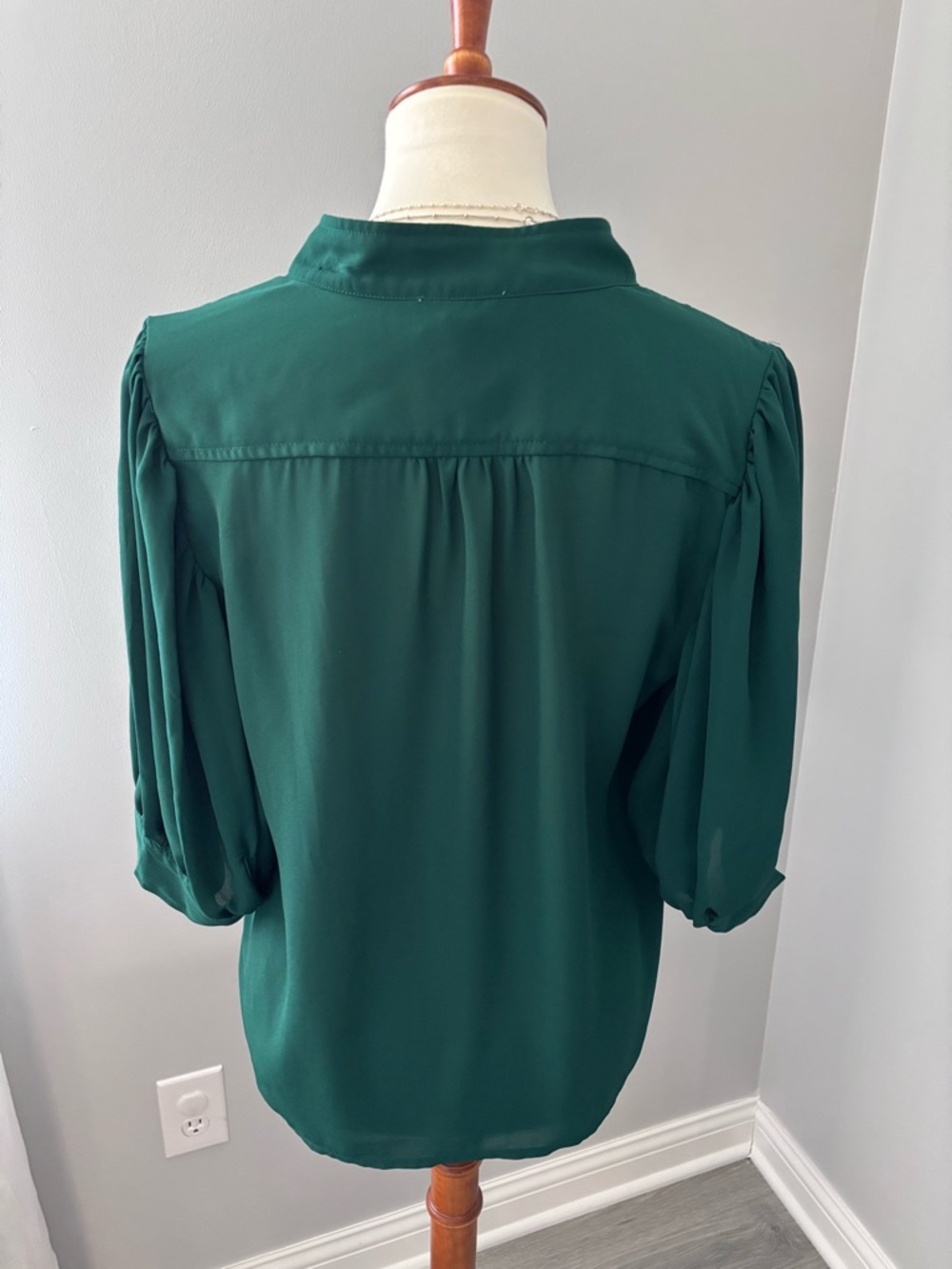 Women's CeCe 3/4 sleeve emerald green button up blouse size medium - Picture 2 of 5